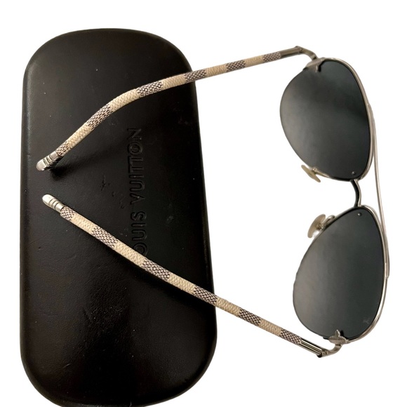 Authentic Louis Vuitton aviators. Gorgeous on! Includes case & sleeve! - Picture 5 of 9